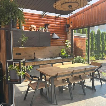 Apartament Oranzeria เคียลเซ ภายนอก รูปภาพ